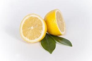 Paleo recipe: Lemon, vanilla and goji berry cake